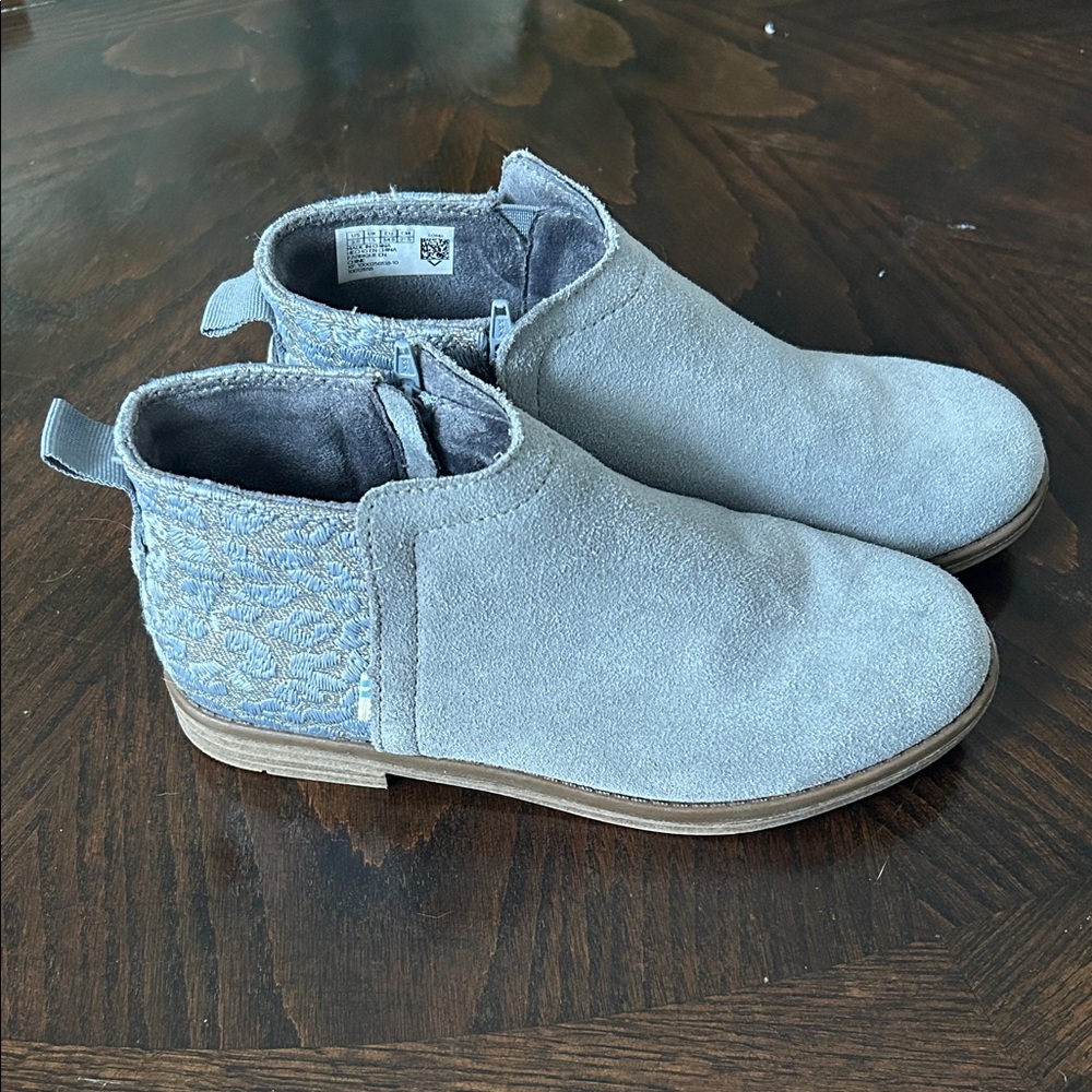 TOMS Gray Suede Ankle Boots - Youth 2.5
